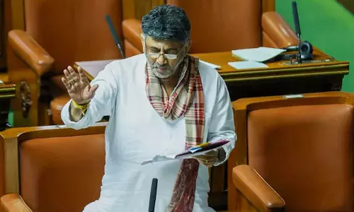 നിയമസഭയില്‍ ആര്‍എസ്എസ് പ്രാര്‍ഥനാ ഗാനം ചൊല്ലി ഉപമുഖ്യമന്ത്രി ഡി.കെ ശിവകുമാര്‍, കയ്യടികളുമായി ബിജെപി എംഎല്‍എമാര്‍; പിന്നാലെ വിശദീകരണം