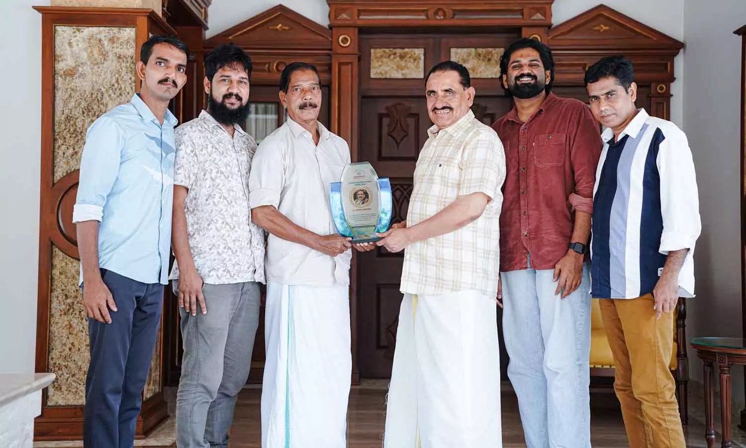 Safari Zainul Abidin receives Jeevadhara Humanitarian Award