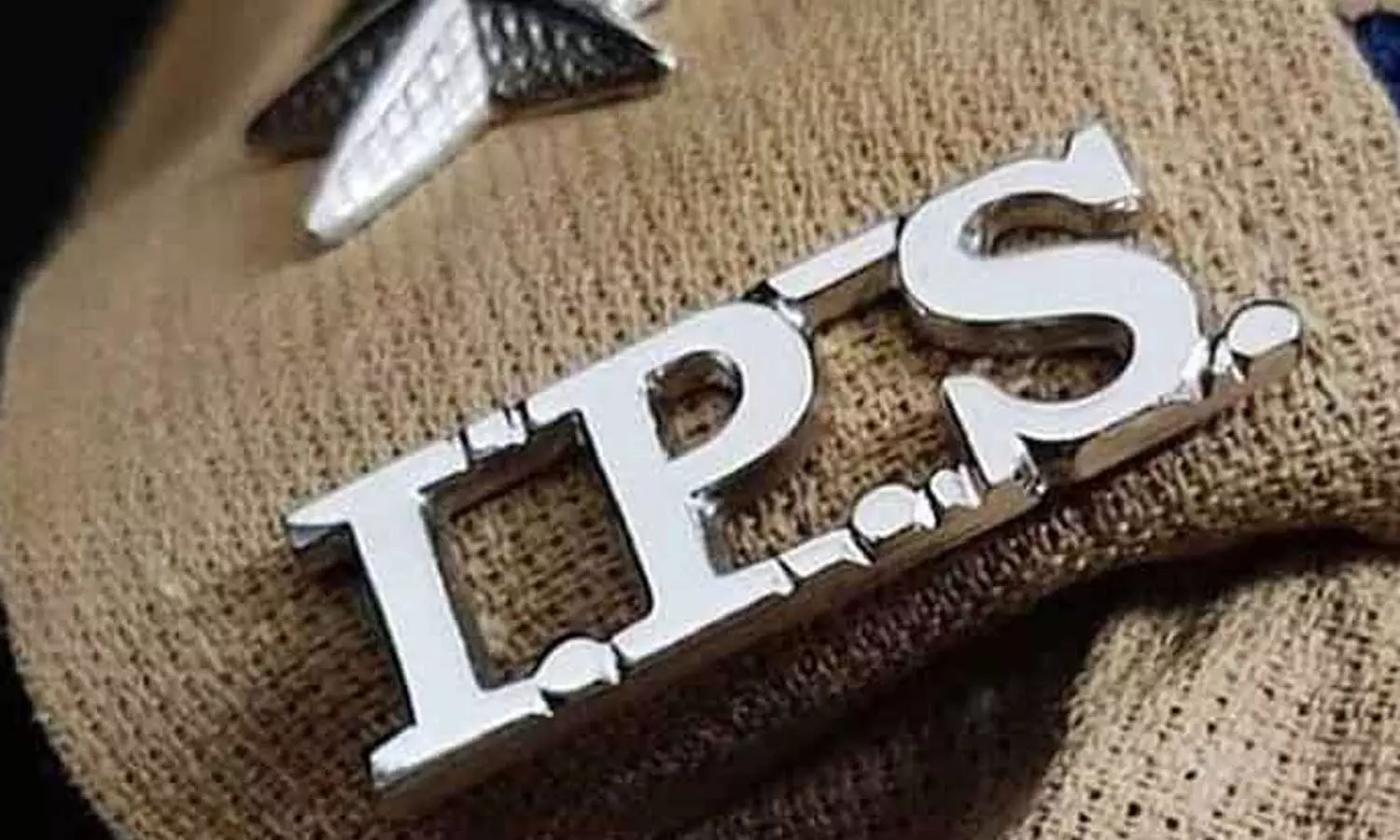 മോശം സന്ദേശം അയച്ചു; ഐപിഎസ് ഉദ്യോഗസ്ഥനെതിരെ വനിതാ എസ്ഐമാരുടെ പരാതി മോശം സന്ദേശം അയച്ചു; ഐപിഎസ് ഉദ്യോഗസ്ഥനെതിരെ വനിതാ എസ്ഐമാരുടെ പരാതി