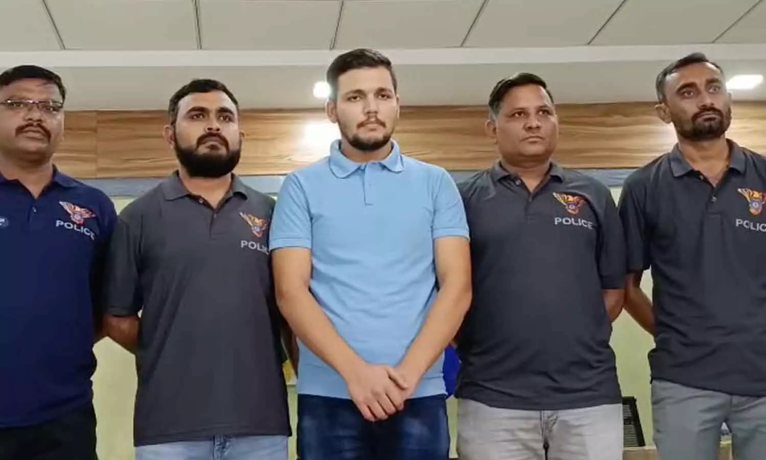 ഗസ്സക്കായി പണം പിരിച്ച് ആഡംബര ജീവിതം; സിറിയൻ പൗരൻ ഗുജറാത്തിൽ അറസ്റ്റിൽ ഗസ്സക്കായി പണം പിരിച്ച് ആഡംബര ജീവിതം; സിറിയൻ പൗരൻ ഗുജറാത്തിൽ അറസ്റ്റിൽ