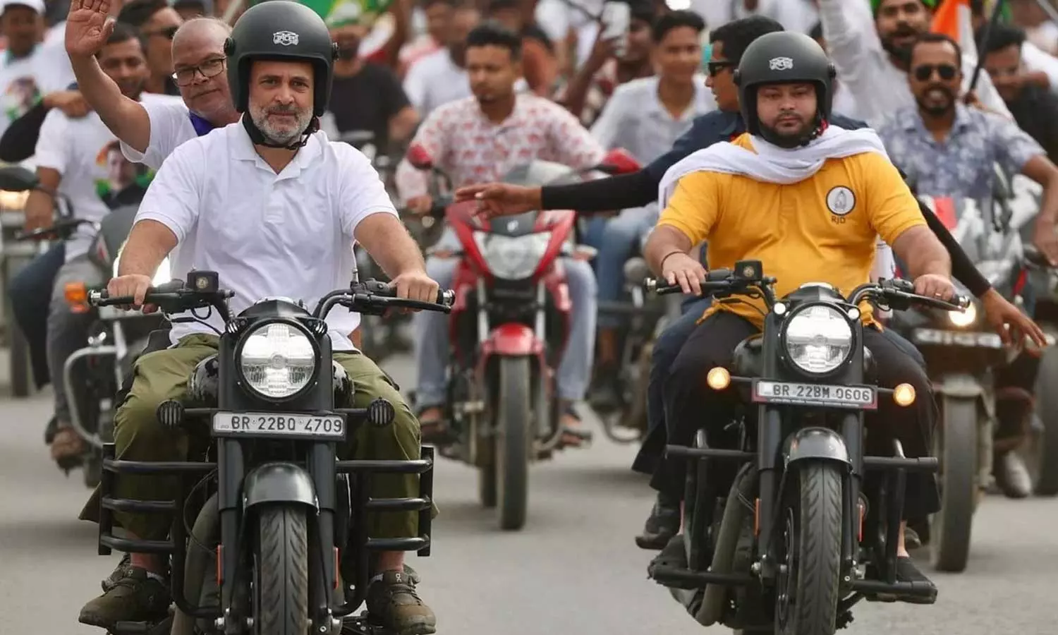 ബിഹാറിനെ ഇളക്കിമറിച്ച് രാഹുൽ ഗാന്ധിയുടെ വോട്ടർ അധികാർ യാത്ര എട്ടാം ദിനത്തിൽ ബിഹാറിനെ ഇളക്കിമറിച്ച് രാഹുൽ ഗാന്ധിയുടെ വോട്ടർ അധികാർ യാത്ര എട്ടാം ദിനത്തിൽ