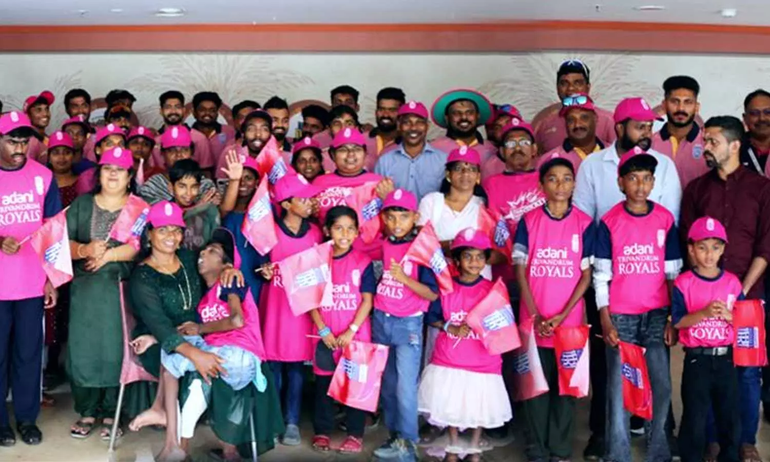 അദാനി ട്രിവാന്ഡ്രം റോയല്സിന്റെ മത്സരം കാണാന് സാന്സ്വിതയിലെ കുട്ടികളും അദാനി ട്രിവാന്ഡ്രം റോയല്സിന്റെ മത്സരം കാണാന് സാന്സ്വിതയിലെ കുട്ടികളും