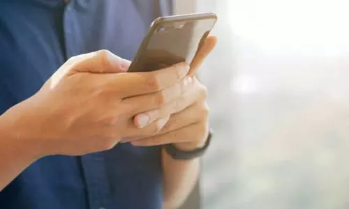 തിരുവനന്തപുരത്ത് 17കാരിയുമായി ഓൺലൈൻ ചാറ്റിങ് നടത്തിയ 50കാരന്റെ കൈകാലുകൾ തല്ലിയൊടിച്ചെന്ന് പരാതി