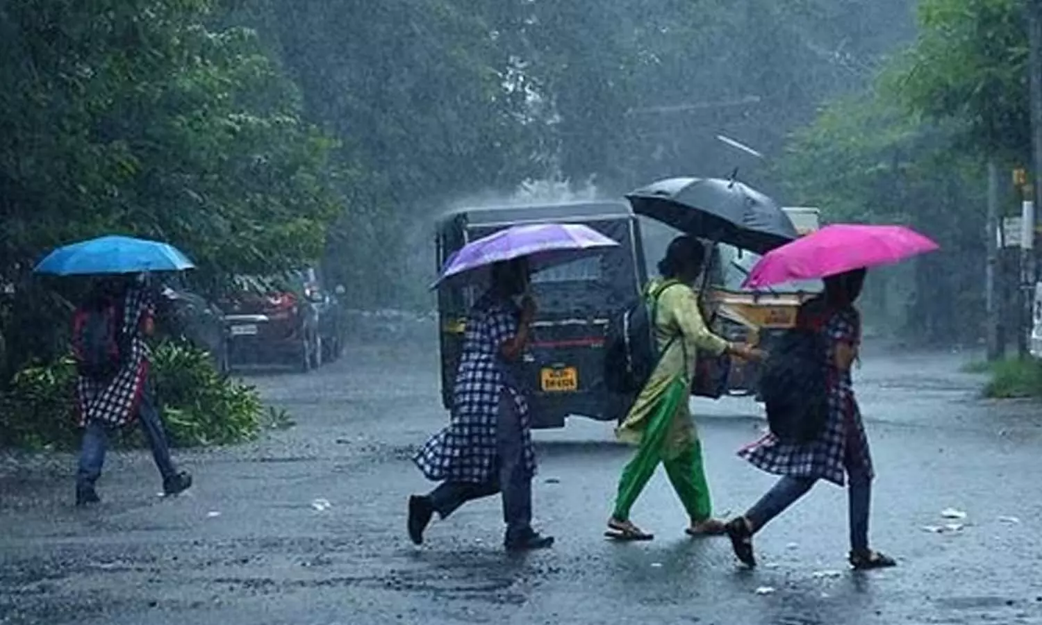 സംസ്ഥാനത്ത് നാളെ മഴയ്ക്ക് സാധ്യത; നാല് ജില്ലകളിൽ യെല്ലോ അലർട്ട്