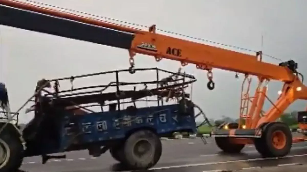 യുപിയിൽ ട്രാക്ടർ കണ്ടെയ്നറുമായി കൂട്ടിയിടിച്ച് അപകടം; 8 മരണം, 43 പേര്‍ക്ക് പരിക്ക്