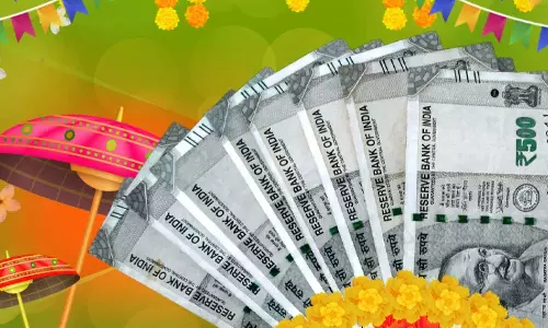 സർക്കാർ ജീവനക്കാരുടെ ബോണസ് വർധിപ്പിച്ചു; ഇത്തവണ 4500രൂപ, ഓണം അഡ്വാൻസ് 20,000 രൂപ