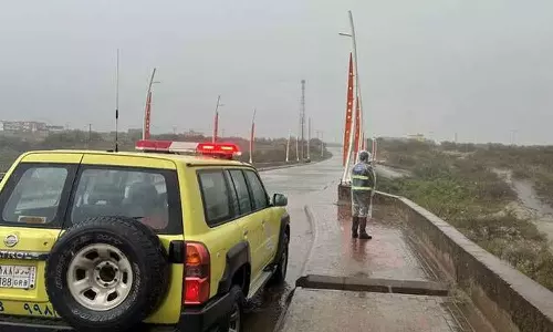 സൗദിയുടെ വിവിധ ഭാഗങ്ങളിൽ മഴ തുടരുന്നു; ജീസാനിലും നജ്‌റാനിലും റെഡ് അലർട്ട്‌