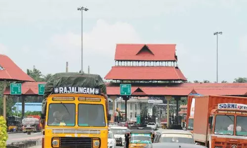 പാലിയേക്കരയിൽ ടോൾപിരിക്കാനുള്ള നീക്കത്തിന് തിരിച്ചടി; ദേശീയപാതാ അതോറിറ്റിയുടെ ആവശ്യം ഹൈക്കോടതി തള്ളി
