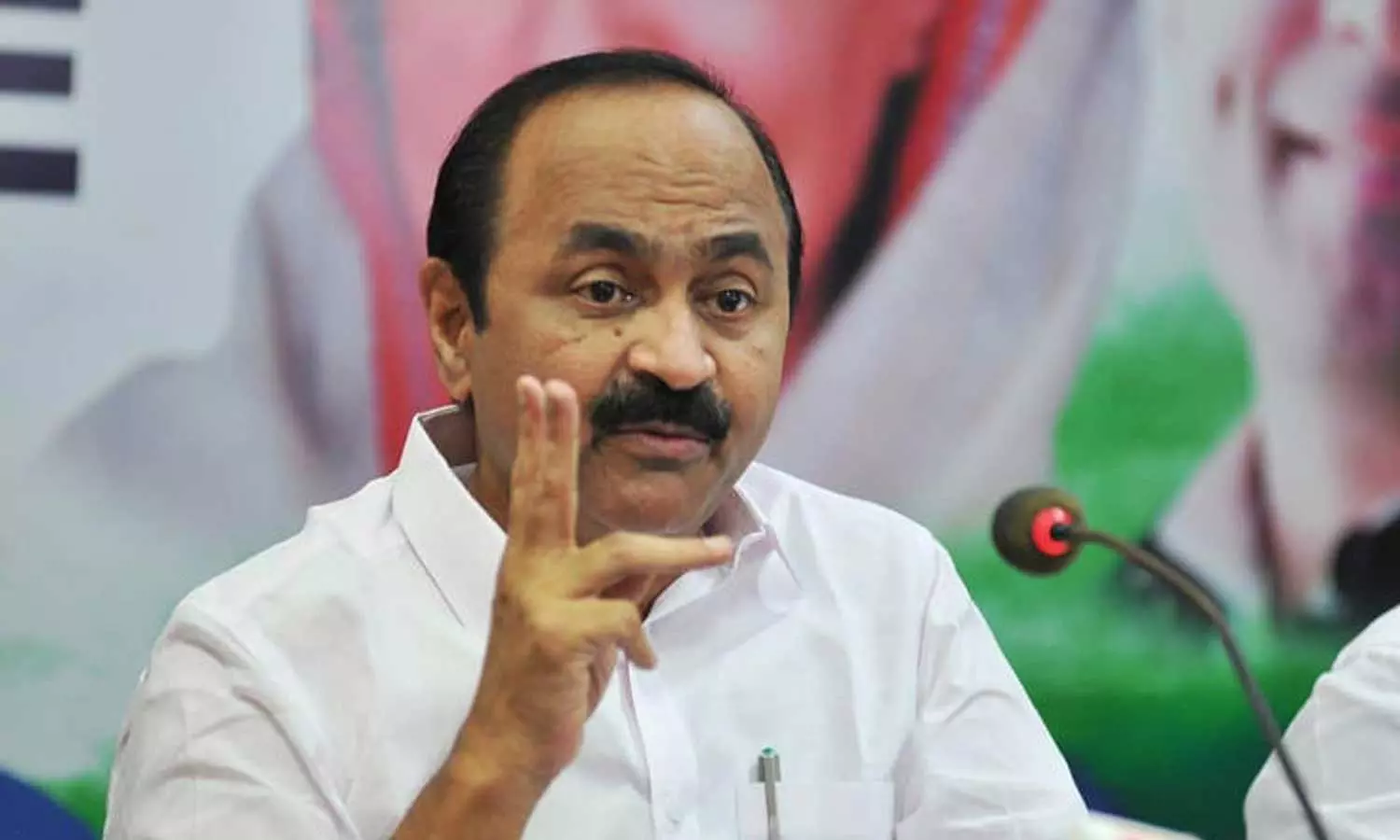 ആ ബോംബ് പൊട്ടുമോ?; പ്രതിപക്ഷ നേതാവിന്റെ താക്കീത് വെറും അവകാശവാദമല്ലെന്ന് കോൺഗ്രസ് ആ ബോംബ് പൊട്ടുമോ?; പ്രതിപക്ഷ നേതാവിന്റെ താക്കീത് വെറും അവകാശവാദമല്ലെന്ന് കോൺഗ്രസ്