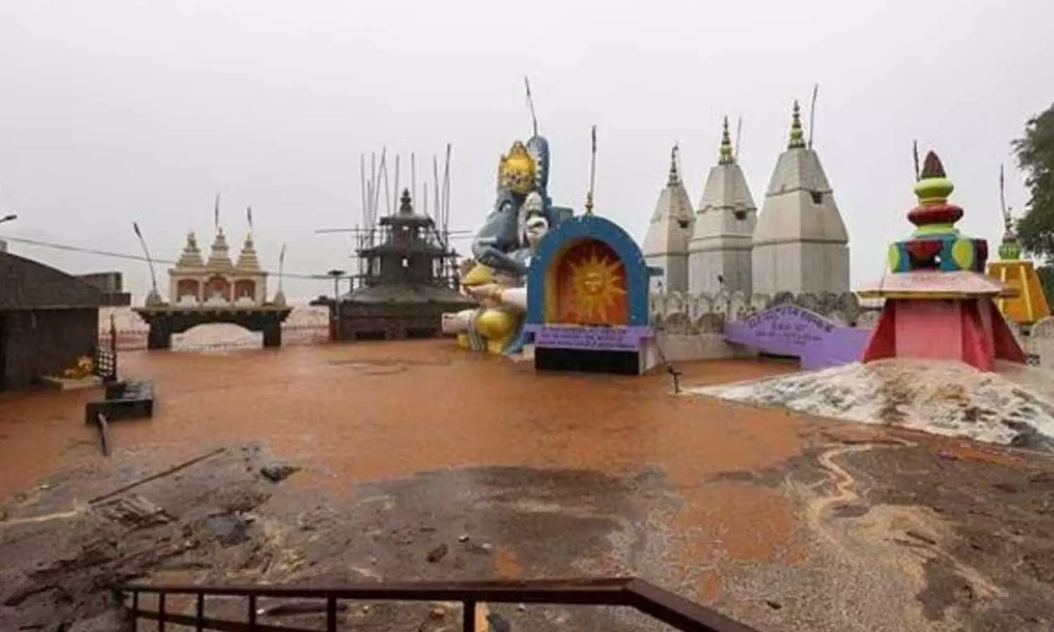 ജമ്മുകശ്മീരിൽ മഴക്കെടുതി രൂക്ഷം; കത്രയിൽ മണ്ണിടിച്ചിലിൽ 30 മരണം