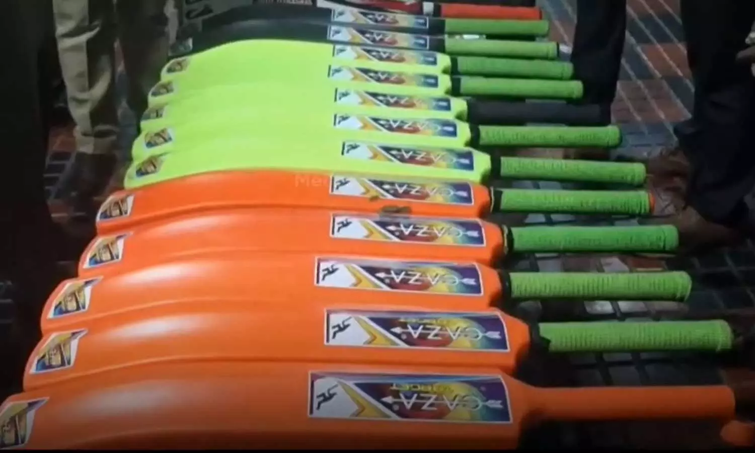 ക്രിക്കറ്റ് ബാറ്റിലൊളിപ്പിച്ച് കഞ്ചാവ്; പശ്ചിമബംഗാൾ സ്വദേശി പിടിയിൽ ക്രിക്കറ്റ് ബാറ്റിലൊളിപ്പിച്ച് കഞ്ചാവ്; പശ്ചിമബംഗാൾ സ്വദേശി പിടിയിൽ