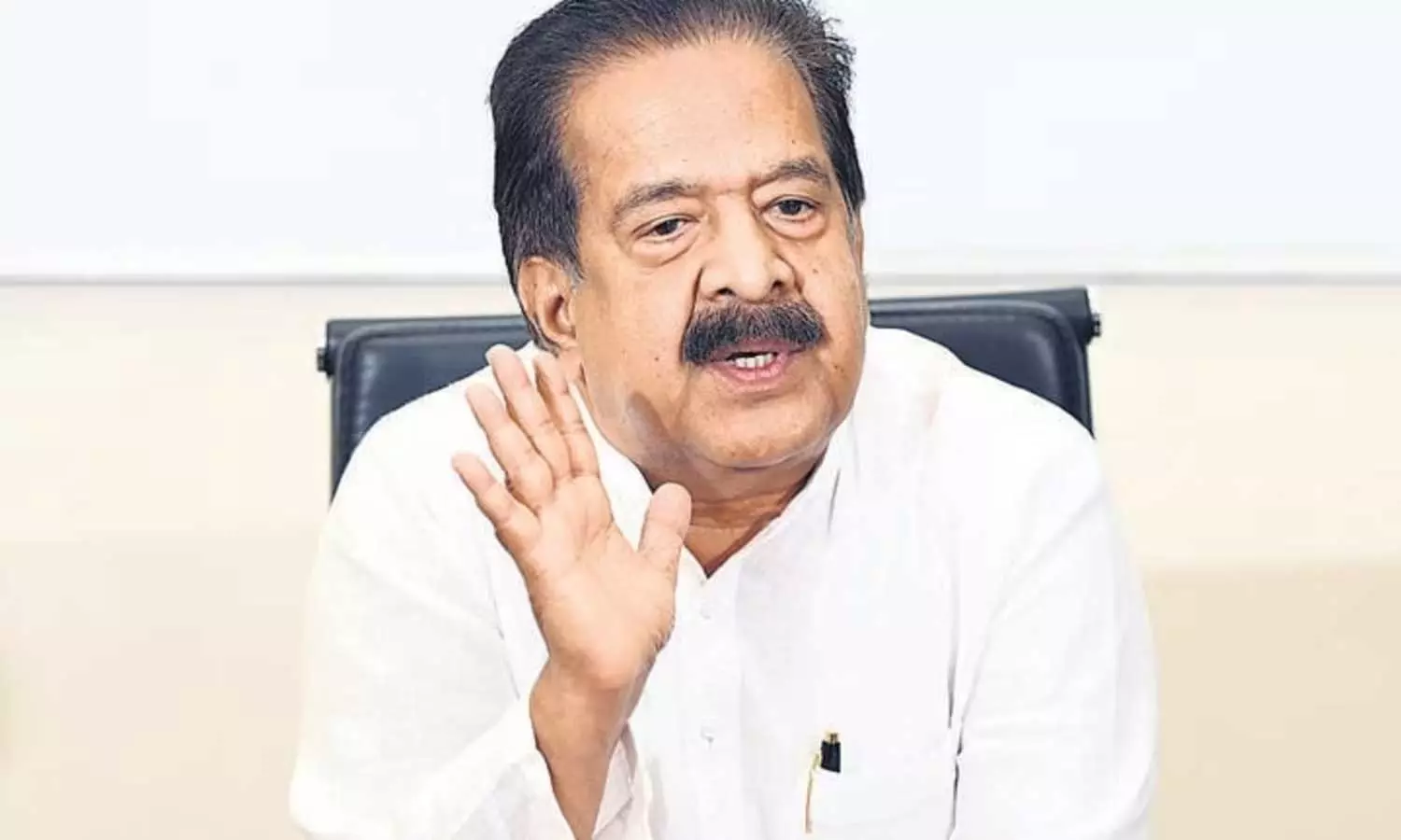 108 ആംബുലൻസ് പദ്ധതിയിൽ ഒന്നാം പിണറായി സർക്കാർ നടത്തിയത് 250ൽ പരം കോടിയുടെ കമ്മിഷൻ തട്ടിപ്പ്: രേഖകൾ പുറത്തു വിട്ട് രമേശ് ചെന്നിത്തല