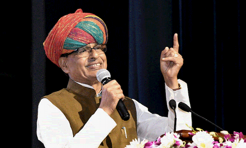 ഡ്രോണുകളും മിസൈലുകളും ആയിരക്കണക്കിന് വർഷങ്ങൾക്ക് മുമ്പേ നമ്മുടെ കൈയിലുണ്ടായിരുന്നു; ബിരുദദാനചടങ്ങില്‍ വിദ്യാര്‍ഥികള്‍ക്ക് ക്ലാസെടുത്ത് കേന്ദ്രമന്ത്രി ശിവരാജ് സിംഗ് ചൗഹാൻ