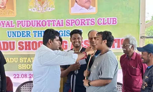 ബിജെപി നേതാവ് അണ്ണാമലൈ സമ്മാനിച്ച മെഡൽ കഴുത്തിലണിയാതെ ഡിഎംകെ മന്ത്രിയുടെ മകൻ