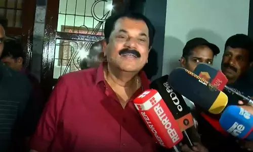 രാഹുല്‍ രാജിവെക്കണോ? ഒന്നും മിണ്ടാതെ മുകേഷ്