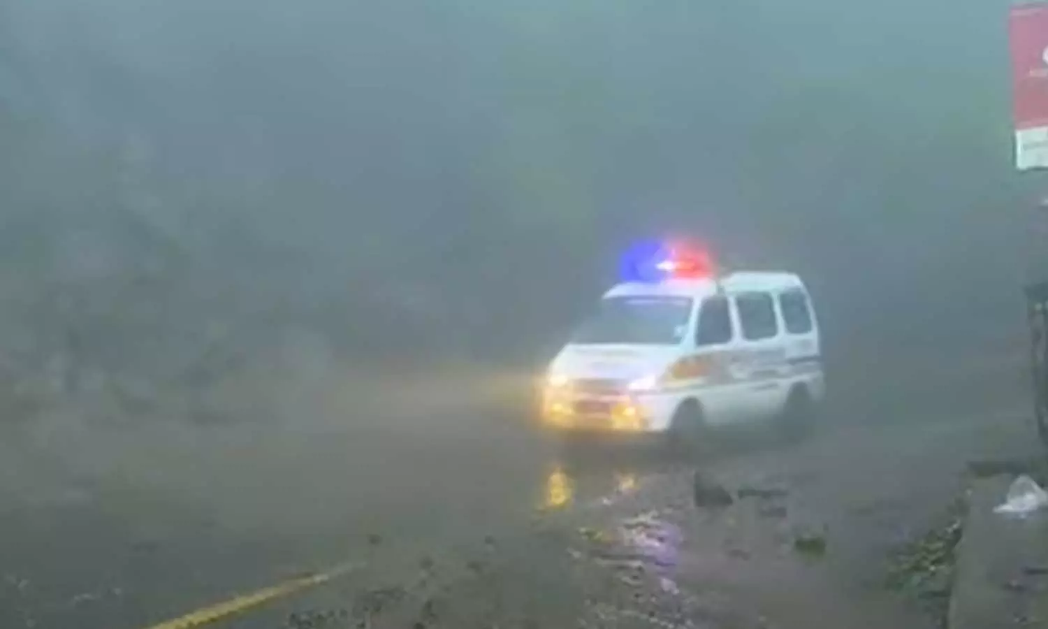 വീണ്ടും മണ്ണിടിച്ചിൽ: താമരശ്ശേരി ചുരം താൽക്കാലികമായി അടക്കും