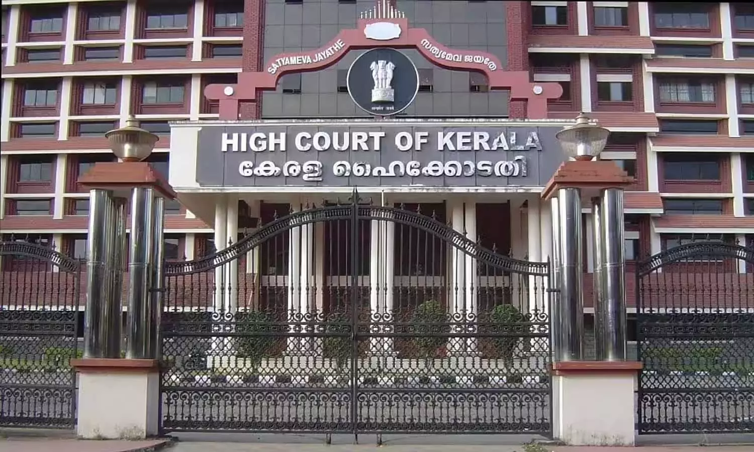 അശ്ലീല വീഡിയോകള് പ്രചരിപ്പിച്ച കേസ്; ജഡ്ജിമാര് ദൃശ്യങ്ങള് കണ്ട് ബോധ്യപ്പെടണമെന്ന് ഹൈക്കോടതി അശ്ലീല വീഡിയോകള് പ്രചരിപ്പിച്ച കേസ്; ജഡ്ജിമാര് ദൃശ്യങ്ങള് കണ്ട് ബോധ്യപ്പെടണമെന്ന് ഹൈക്കോടതി