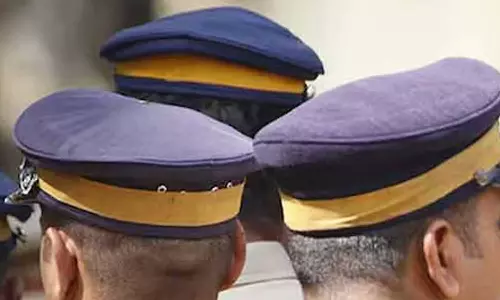 ഡിവൈഎസ്‍പി എത്തുമ്പോൾ കണ്ടത് കിടന്നുറങ്ങുന്ന സിപിഒമാരെ; പയ്യന്നൂർ സ്റ്റേഷനിലെ മൂന്ന് പേരെ സ്ഥലം മാറ്റി