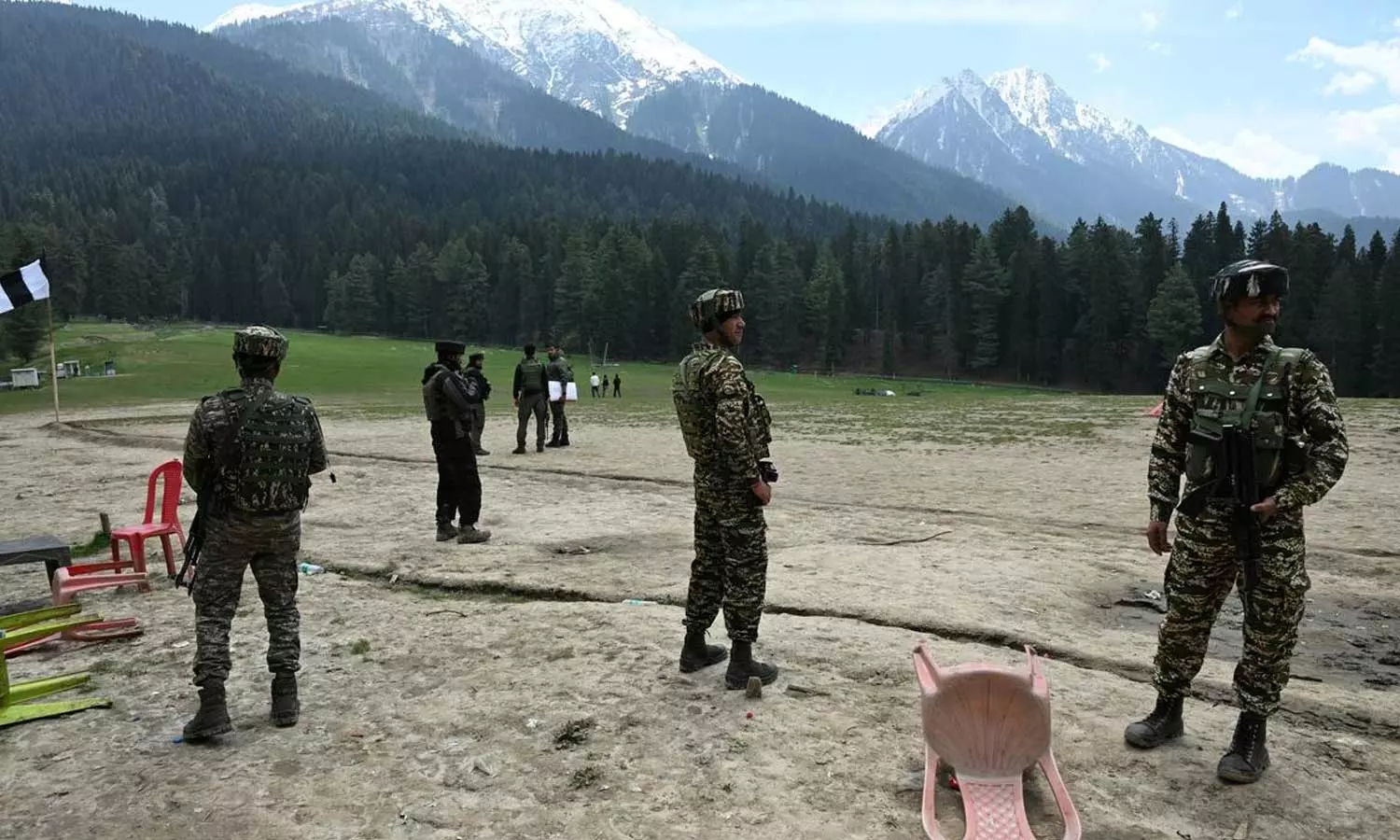 പഹൽഗാം തെരഞ്ഞെടുത്തത്ത് വിനോദ സഞ്ചാരികളുടെ തിരക്കും സുരക്ഷാ വിന്യാസത്തിന്റെ കുറവും; എൻഐഎ റിപ്പോർട്ട് പഹൽഗാം തെരഞ്ഞെടുത്തത്ത് വിനോദ സഞ്ചാരികളുടെ തിരക്കും സുരക്ഷാ വിന്യാസത്തിന്റെ കുറവും; എൻഐഎ റിപ്പോർട്ട്