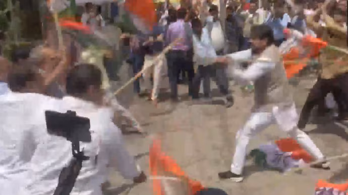 പ്രധാനമന്ത്രിക്കെതിരെ മോശം പരാമർശം നടത്തിയെന്ന് ആരോപണം; പറ്റ്നയിൽ കോൺഗ്രസ്-ബിജെപി പ്രവർത്തകർ തമ്മിൽ ഏറ്റുമുട്ടി