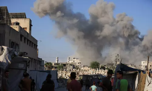 യുഎൻ അഭ്യർഥന തള്ളിയ ഇസ്രായേൽ ഗസ്സയിൽ ആക്രമണം ശക്തമാക്കി; 61 പേര് കൂടി കൊല്ലപ്പെട്ടു യുഎൻ അഭ്യർഥന തള്ളിയ ഇസ്രായേൽ ഗസ്സയിൽ ആക്രമണം ശക്തമാക്കി; 61 പേര് കൂടി കൊല്ലപ്പെട്ടു