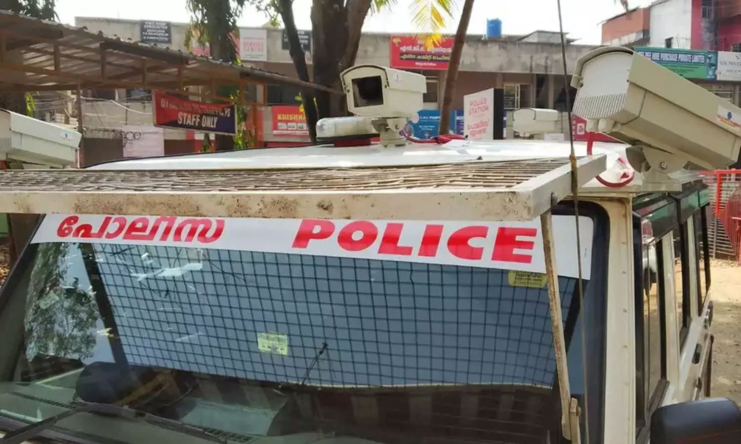 പത്തനംതിട്ട അടൂര് പൊലീസ് ക്യാമ്പിലെ എസ്ഐ മരിച്ച നിലയില് പത്തനംതിട്ട അടൂര് പൊലീസ് ക്യാമ്പിലെ എസ്ഐ മരിച്ച നിലയില്