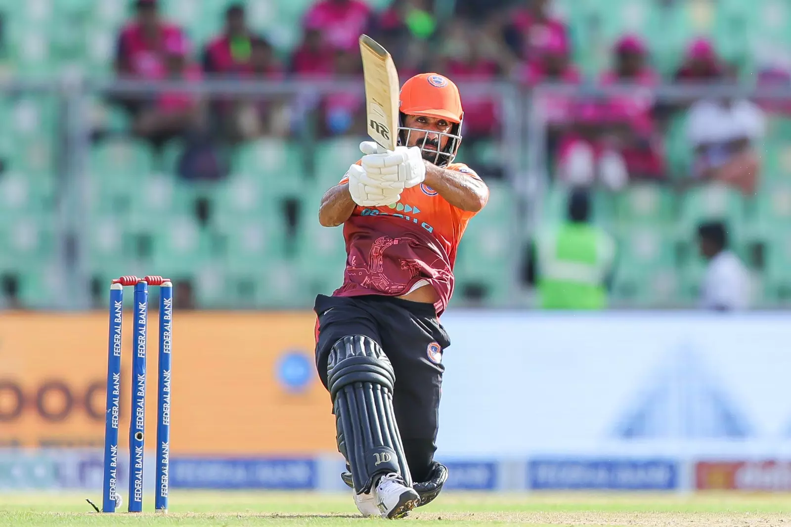 കാര്യവട്ടത്ത് സൽമാൻ്റെ സംഹാര താണ്ഡവം; ട്രിവാൺഡ്രം റോയൽസിനെ തോല്പിച്ച് കാലിക്കറ്റ് ഗ്ലോബ് സ്റ്റാർസ് രണ്ടാം സ്ഥാനത്ത്