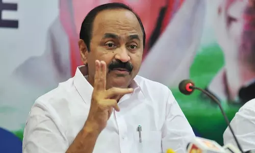 അഴിമതി മൂടിവെക്കാൻ സർക്കാർ പൈങ്കിളി കഥകളിൽ ജനങ്ങളെ കുടുക്കിയിടുന്നു - വി.ഡി സതീശൻ അഴിമതി മൂടിവെക്കാൻ സർക്കാർ പൈങ്കിളി കഥകളിൽ ജനങ്ങളെ കുടുക്കിയിടുന്നു - വി.ഡി സതീശൻ