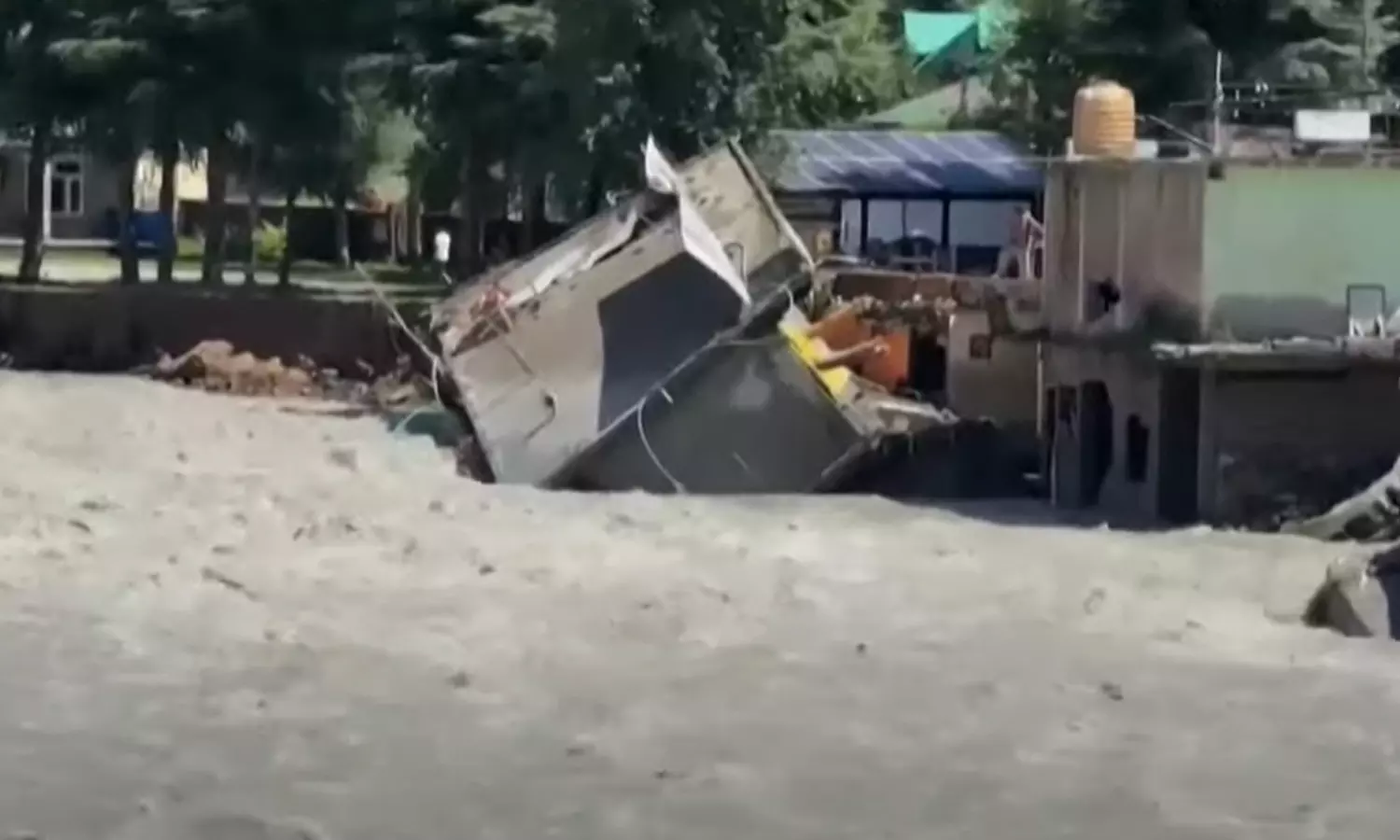 ഹിമാചൽ പ്രദേശിലെ പ്രളയം; 25 മലയാളികൾ കുടുങ്ങി ഹിമാചൽ പ്രദേശിലെ പ്രളയം; 25 മലയാളികൾ കുടുങ്ങി