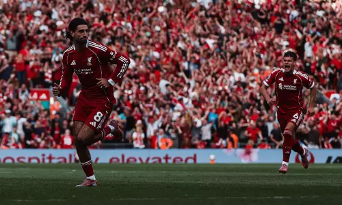 സോബോസ്ലായി ഫ്രീകിക്കിൽ ലിവർപൂൾ ; ആർസനലിനെ വീഴ്ത്തിയത് ഏകപക്ഷീയമായ ഒരു ഗോളിന്