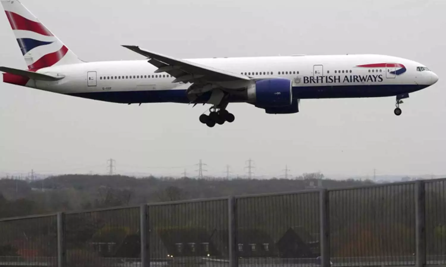 നഗ്നനായി, വിയർത്ത് കുളിച്ച് ഫ്‌ളൈറ്റ് അറ്റൻഡന്റ്‌; വിമാനയാത്രക്കിടെ ലഹരി ഉപയോഗിച്ച് ബ്രിട്ടീഷ് എയർവേസ് ജീവനക്കാരൻ