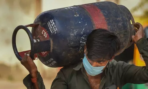 പാചകവാതക സിലിണ്ടറുകൾക്ക് വില കുറച്ചു; പുതുക്കിയ വില ഇന്ന് മുതല്‍ പ്രാബല്യത്തില്‍
