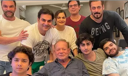 ‘ബീഫ് ഇതുവരെ കഴിച്ചിട്ടില്ല, പശുവിൻ പാൽ അമ്മയുടെ പാലിന് തുല്യം’; സൽമാൻ ഖാന്‍റെ പിതാവ്