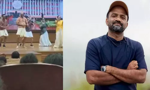 ഓണാഘോഷ പരിപാടിക്കിടെ നിയമസഭയിലെ ജീവനക്കാരൻ കുഴഞ്ഞുവീണ് മരിച്ചു ഓണാഘോഷ പരിപാടിക്കിടെ നിയമസഭയിലെ ജീവനക്കാരൻ കുഴഞ്ഞുവീണ് മരിച്ചു