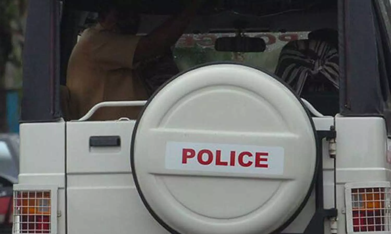 എഐജിയുടെ സ്വകാര്യവാഹനം ഇടിച്ചതില് പൊലീസിന്റെ വിചിത്ര നടപടി; പരിക്കേറ്റ കാല്നടയാത്രക്കാരനെ പ്രതിയാക്കി കേസെടുത്തു എഐജിയുടെ സ്വകാര്യവാഹനം ഇടിച്ചതില് പൊലീസിന്റെ വിചിത്ര നടപടി; പരിക്കേറ്റ കാല്നടയാത്രക്കാരനെ പ്രതിയാക്കി കേസെടുത്തു