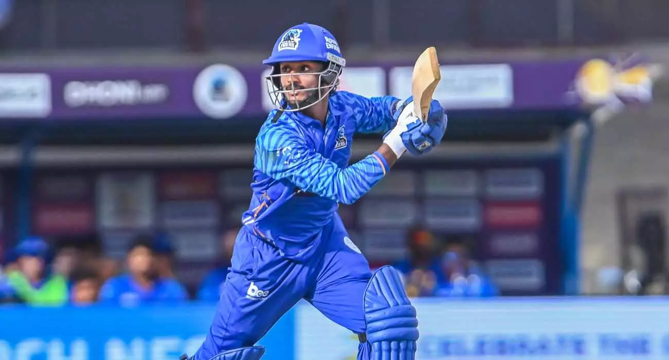 Kochi continues winning streak; beats Calicut Globestars by three wickets