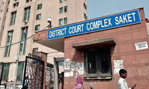 ബലാത്സംഗ പരാതി നൽകിയ അഭിഭാഷകയെ ഭീഷണിപ്പെടുത്തി; സാകേത് കോടതിയിലെ രണ്ട് ജഡ്ജിമാർക്കെതിരായ അന്വേഷണ റിപ്പോർട്ട്