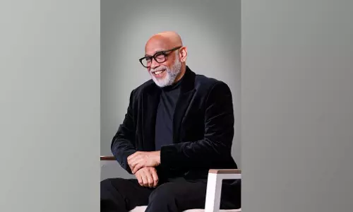 ഗൾഫിലെ ഐ.ടി. സ്ഥാപനമായ എംടെക് ഗ്രൂപ്പിന്റെ സ്ഥാപക ഡയറക്ടർ ഡോ. വിജയൻ കരിപ്പൊടി രാമൻ അന്തരിച്ചു ഗൾഫിലെ ഐ.ടി. സ്ഥാപനമായ എംടെക് ഗ്രൂപ്പിന്റെ സ്ഥാപക ഡയറക്ടർ ഡോ. വിജയൻ കരിപ്പൊടി രാമൻ അന്തരിച്ചു