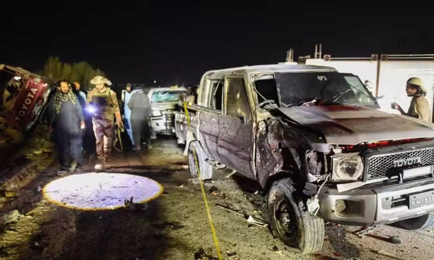 പാകിസ്താനിൽ രാഷ്ട്രീയ റാലിയിലടക്കം മൂന്നിടത്ത് സ്ഫോടനം; 25 പേർ കൊല്ലപ്പെട്ടു, ചാവേറാക്രമണമെന്ന് സംശയം പാകിസ്താനിൽ രാഷ്ട്രീയ റാലിയിലടക്കം മൂന്നിടത്ത് സ്ഫോടനം; 25 പേർ കൊല്ലപ്പെട്ടു, ചാവേറാക്രമണമെന്ന് സംശയം