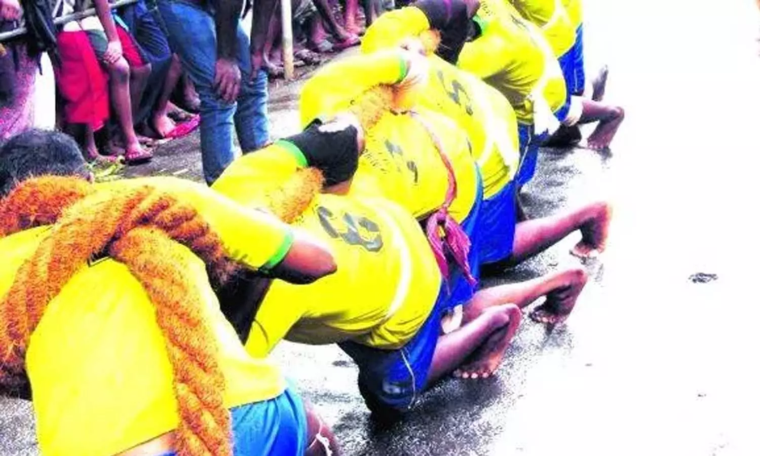 പാടില്ലാ പാടില്ലാ നമ്മെ നമ്മൾ, ഓണാഘോഷത്തിന്റെ തിരക്കിലുള്ള 40 വയസ് കഴിഞ്ഞ യുവാക്കൾ വായിക്കാൻ; ചർച്ചയായി ഡോക്ടറുടെ കുറിപ്പ് പാടില്ലാ പാടില്ലാ നമ്മെ നമ്മൾ, ഓണാഘോഷത്തിന്റെ തിരക്കിലുള്ള 40 വയസ് കഴിഞ്ഞ യുവാക്കൾ വായിക്കാൻ; ചർച്ചയായി ഡോക്ടറുടെ കുറിപ്പ്