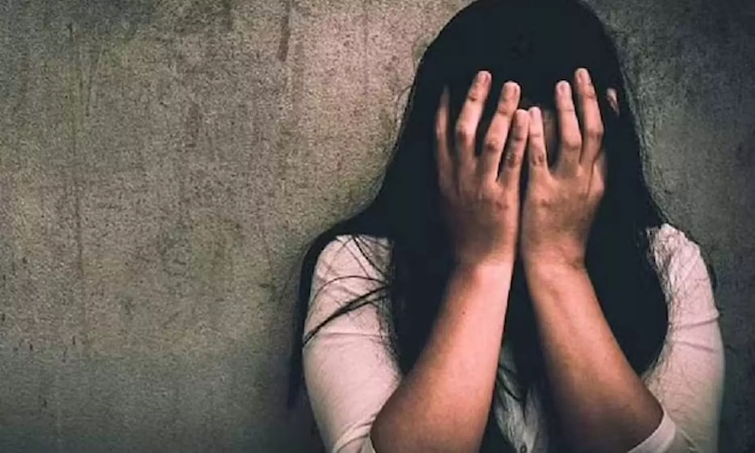 രണ്ടുമാസം മുമ്പ് ഇന്‍സ്റ്റഗ്രാമിലൂടെ പരിചയം; പ്രായപൂര്‍ത്തിയാകാത്ത പെണ്‍കുട്ടിയെ കൂട്ട ബലാത്സംഗം ചെയ്ത് വിഡിയോ പ്രചരിപ്പിച്ചു; ഏഴുപേര്‍ അറസ്റ്റില്‍