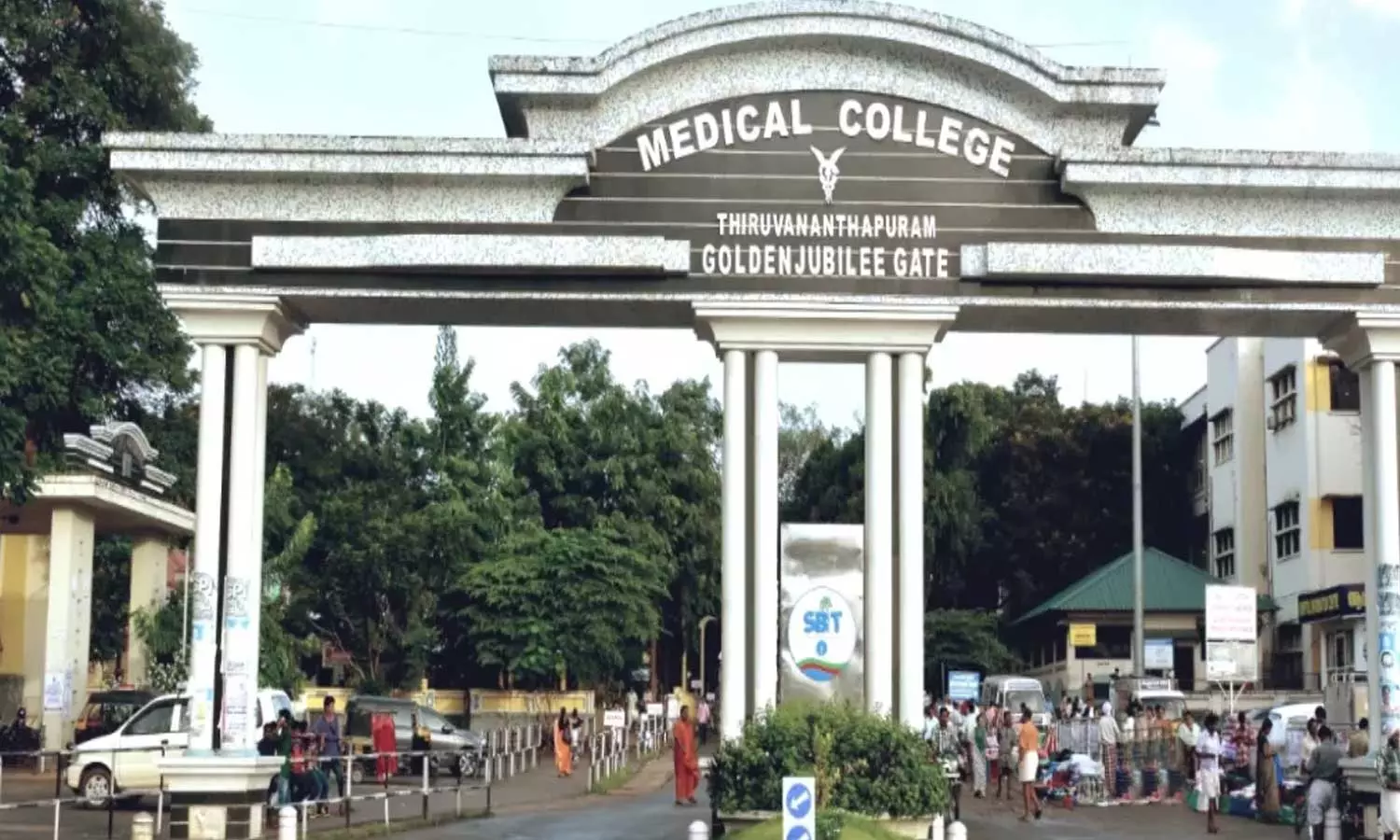 രോഗി തറയില്‍ കിടന്നിട്ടും തിരിഞ്ഞു നോക്കിയില്ല; തിരുവനന്തപുരം മെഡിക്കല്‍ കോളജില്‍ മതിയായ ചികിത്സകിട്ടാതെ രോഗി മരിച്ചെന്ന് ആരോപണം