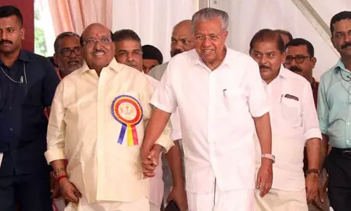 ശ്രീനാരായണ ഗുരുവിനെ പകർത്തിയ നേതാവാണ് വെള്ളാപ്പള്ളി; വർഗീയതയെ കരുതണമെന്ന് മുഖ്യമന്ത്രി