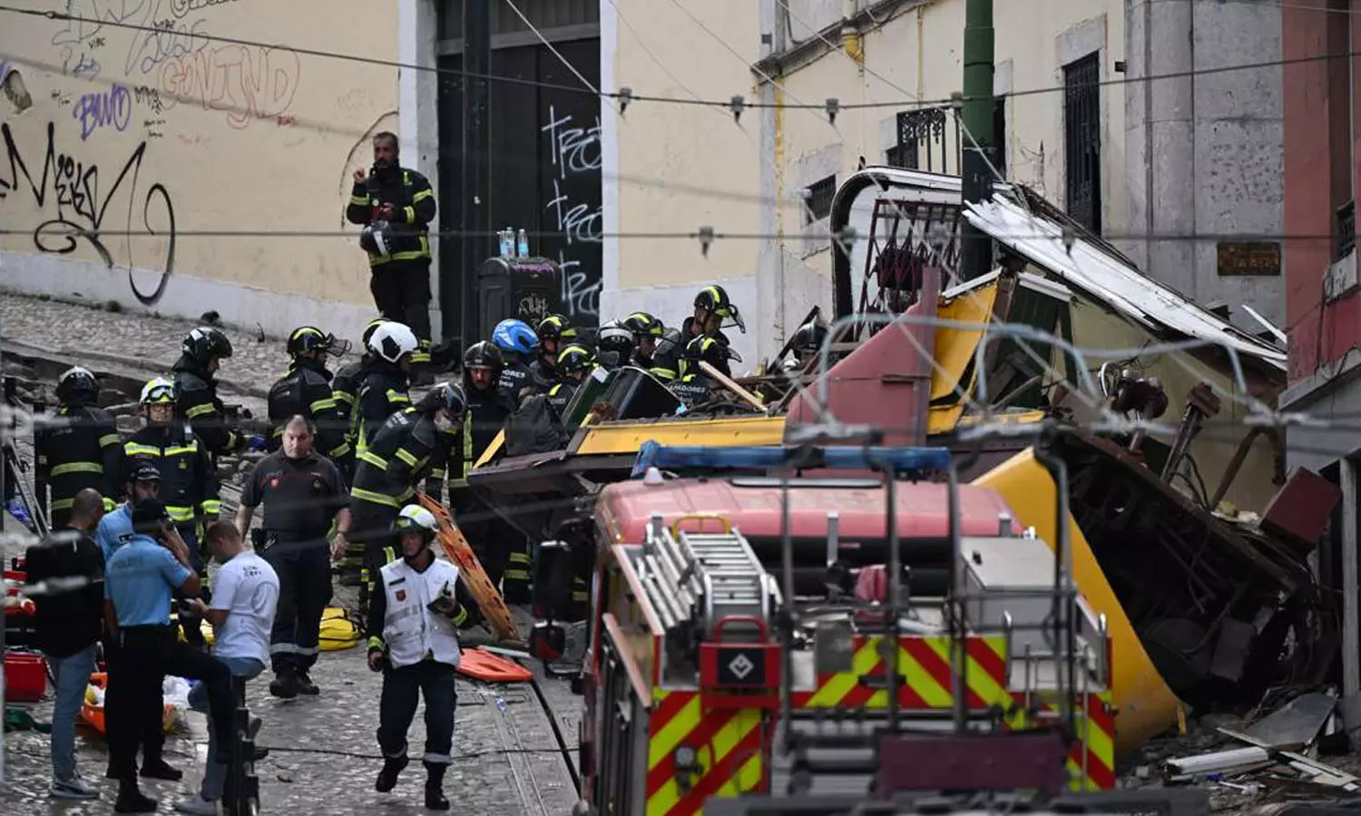 പോർച്ചുഗീസ് തലസ്ഥാനമായ ലിസ്ബണിൽ ട്രെയിൻ മറിഞ്ഞ് 15 മരണം