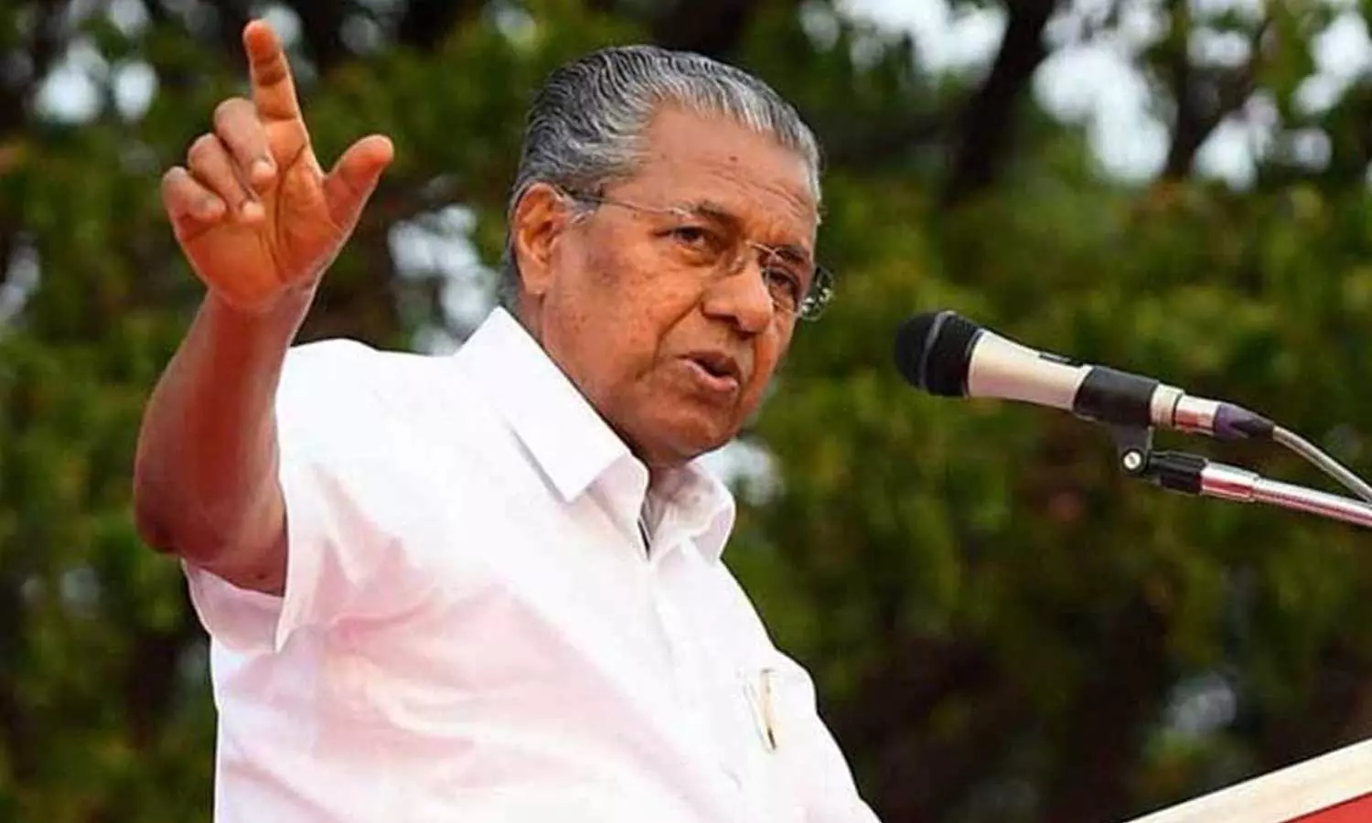 ശ്രീനാരായണ ഗുരുവിനെ സ്വന്തമാക്കാൻ വര്ഗീയ ശക്തികൾ ശ്രമിക്കുന്നു: പിണറായി വിജയന് ശ്രീനാരായണ ഗുരുവിനെ സ്വന്തമാക്കാൻ വര്ഗീയ ശക്തികൾ ശ്രമിക്കുന്നു: പിണറായി വിജയന്