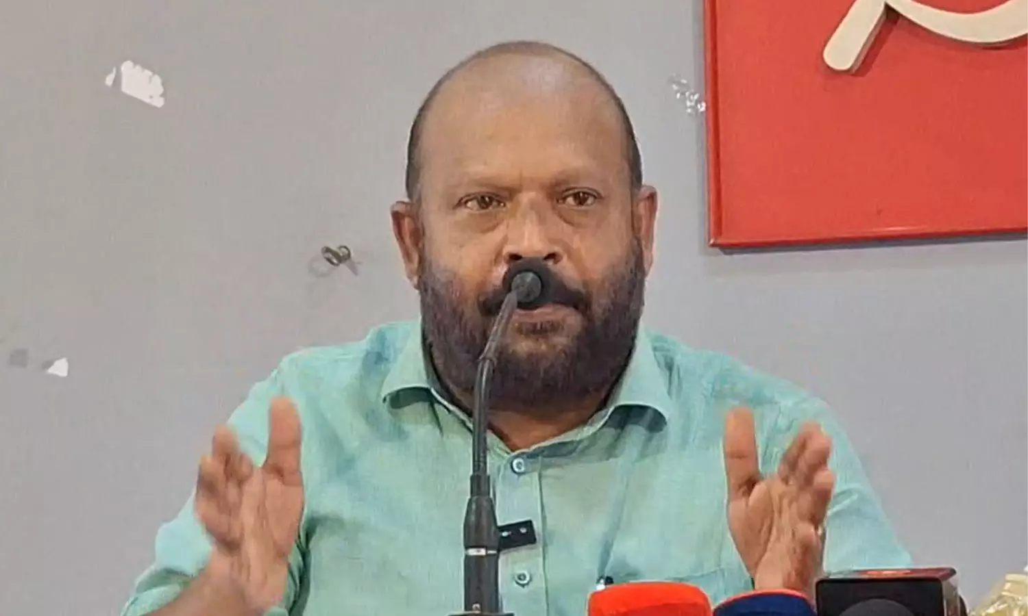 ഇരട്ട വോട്ടുകൾ തൃശൂരിൽ ചേർത്തത് തെരഞ്ഞെടുപ്പ് കമ്മീഷന്റെ അറിവോടെ; മുൻ കലക്ടർ കൃഷ്ണതേജക്കെതിരെ വി.എസ് സുനിൽ കുമാർ