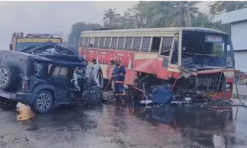 സംസ്ഥാനത്ത് രണ്ടിടങ്ങളിലായി വാഹനാപകടം; അഞ്ച് മരണം സംസ്ഥാനത്ത് രണ്ടിടങ്ങളിലായി വാഹനാപകടം; അഞ്ച് മരണം