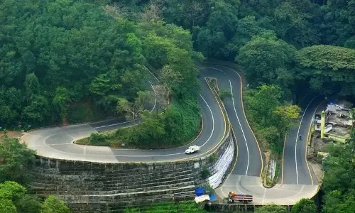 താമരശ്ശേരി ചുരത്തിൽ നിയന്ത്രണം;  മൂന്ന് ദിവസം പാര്‍ക്കിങ് അനുവദിക്കില്ല