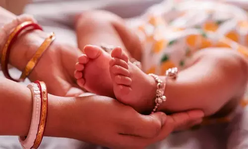 അപൂർവ്വങ്ങളിൽ അപൂർവ്വം; ഡൽഹിയിൽ 20 ദിവസം പ്രായമായ കുഞ്ഞിന്റെ വയറ്റിൽ രണ്ട് ഭ്രൂണങ്ങൾ