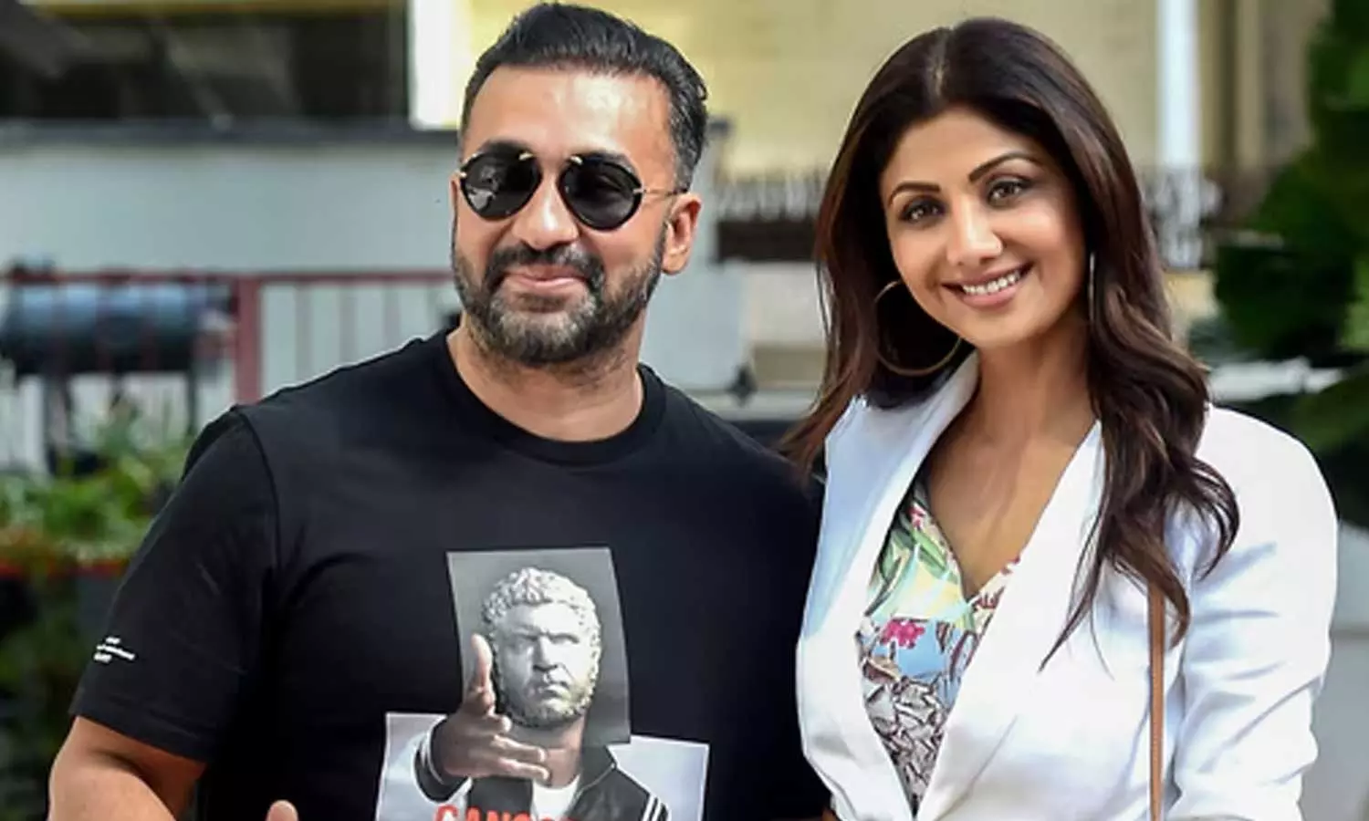 60 കോടി തട്ടി: ശിൽപ ഷെട്ടിക്കും ഭർത്താവിനുമെതിരെ ലുക്കൗട്ട് നോട്ടീസ് 60 കോടി തട്ടി: ശിൽപ ഷെട്ടിക്കും ഭർത്താവിനുമെതിരെ ലുക്കൗട്ട് നോട്ടീസ്